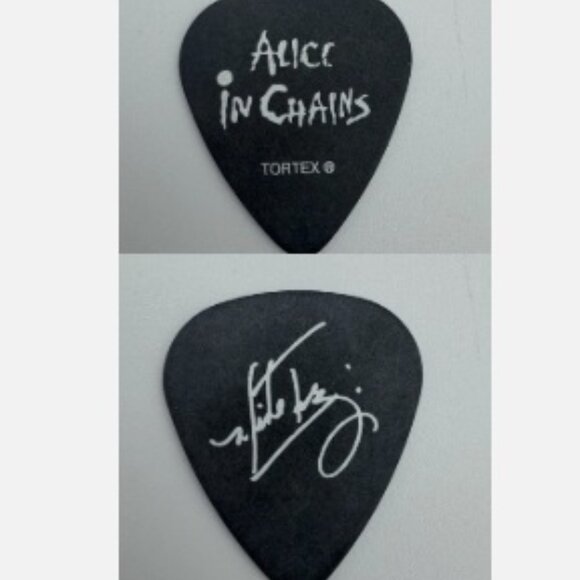 Alice in Chains Mike Inez Signature Black Tour Guitar Pick 2006 - Picture 1 of 3